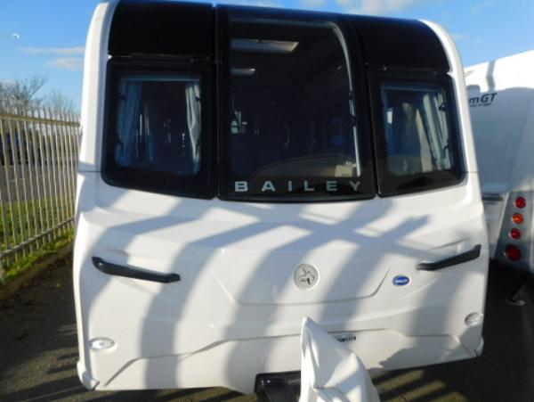 2020 Bailey Unicorn Merida Black Edition Caravan